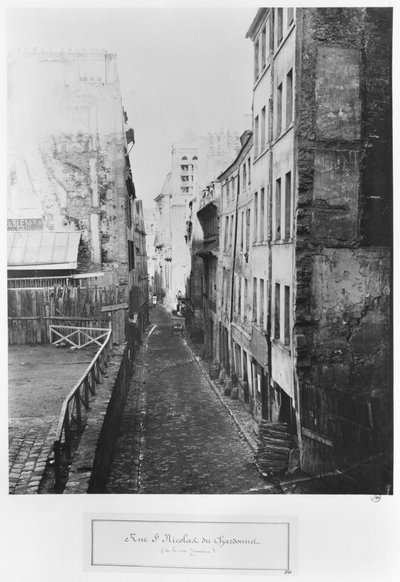 Rue Saint-Nicolas-du-Chardonnet, von der Straße Traversine, Paris, 1858-78 von Charles Marville